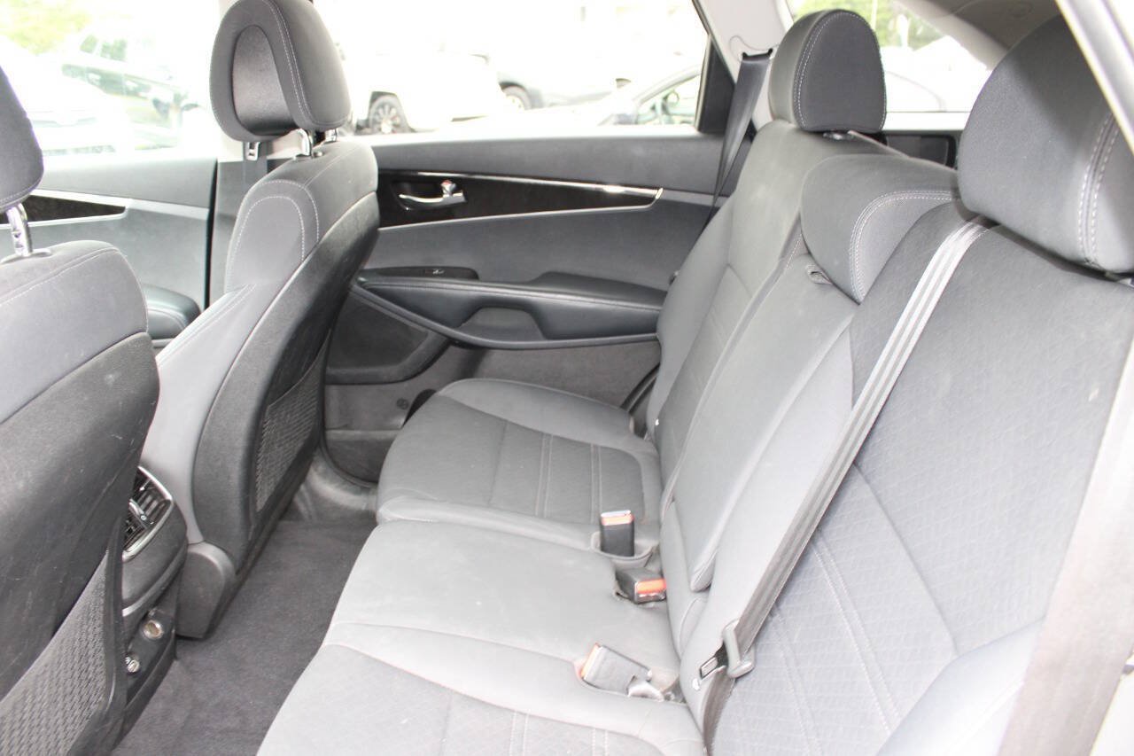 Used 2016 Kia Sorento LX w/ LX Convenience Package AWD/4WD image 18