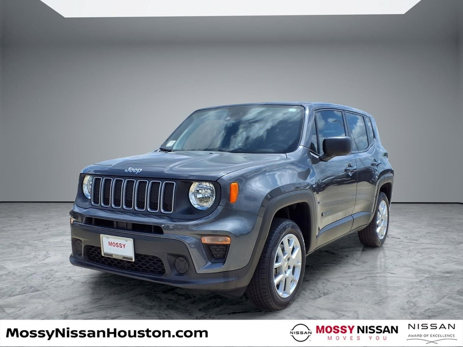 Used 2023 Jeep Renegade Latitude AWD/4WD image 4