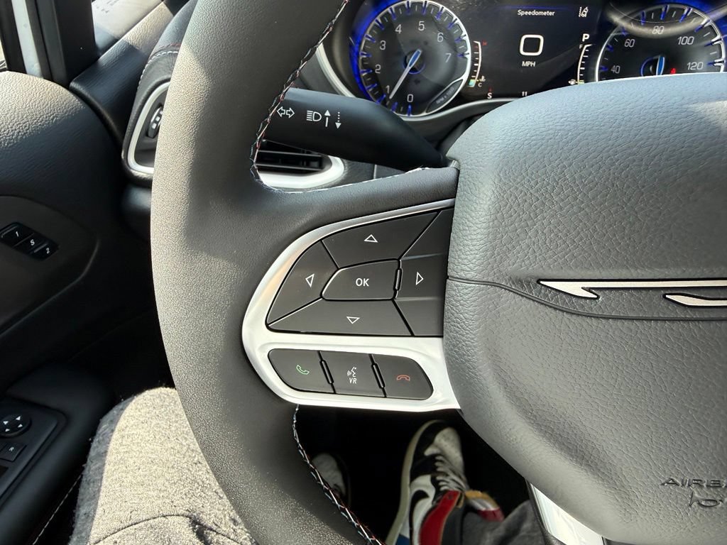 New 2027 Chrysler Pacifica Select FWD image 16