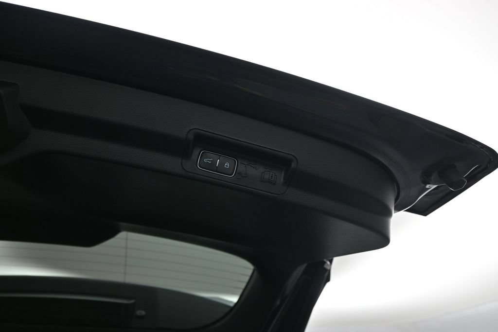 Certified 2023 Ford Explorer XLT RWD image 24
