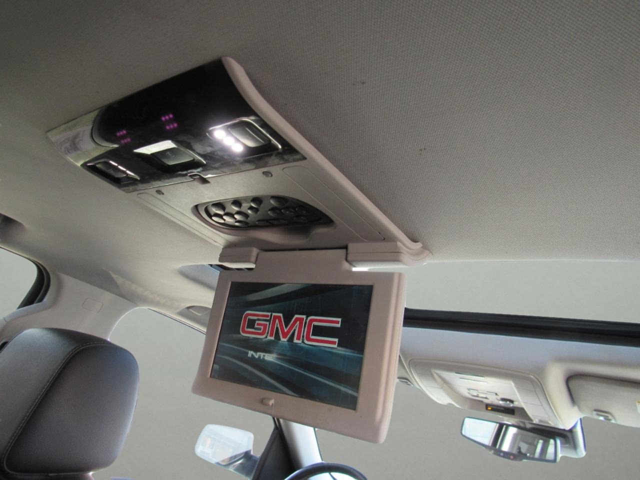 Used 2018 GMC Yukon SLT w/ Open Road Package image 38