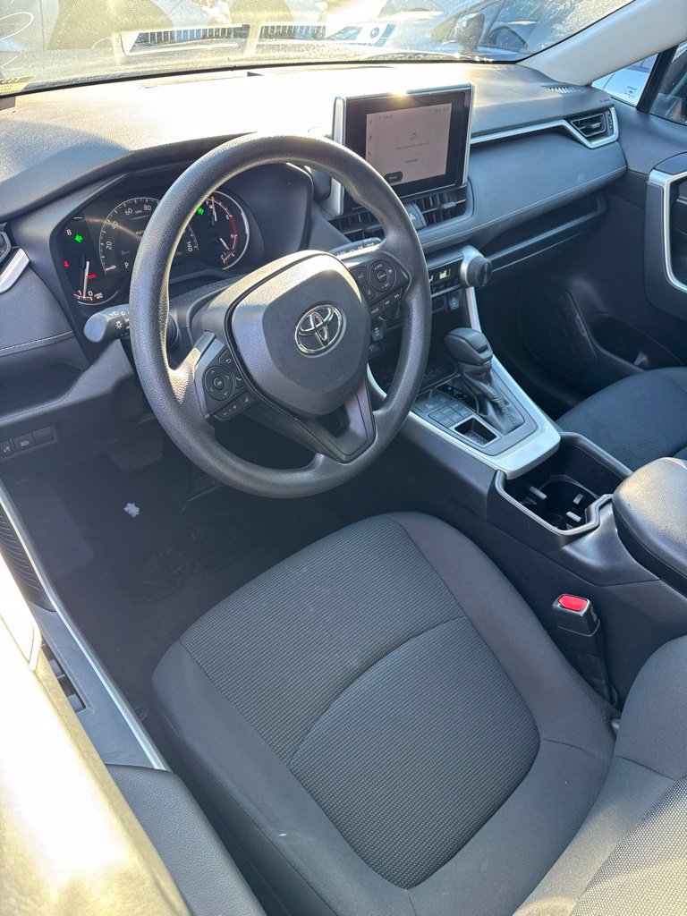 Used 2025 Toyota RAV4 LE AWD/4WD image 2