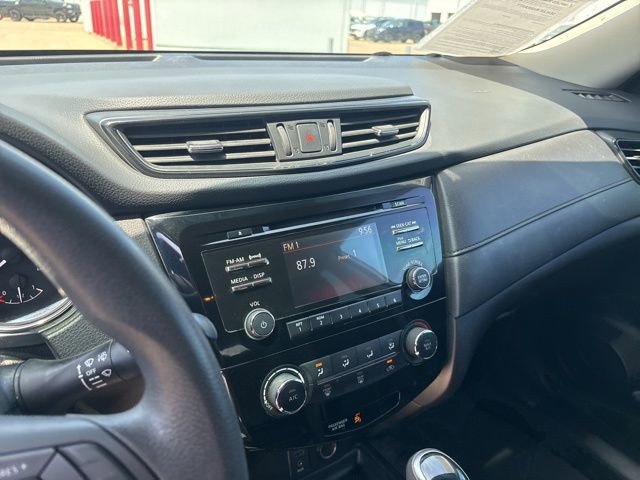 Used 2017 Nissan Rogue S AWD/4WD image 7