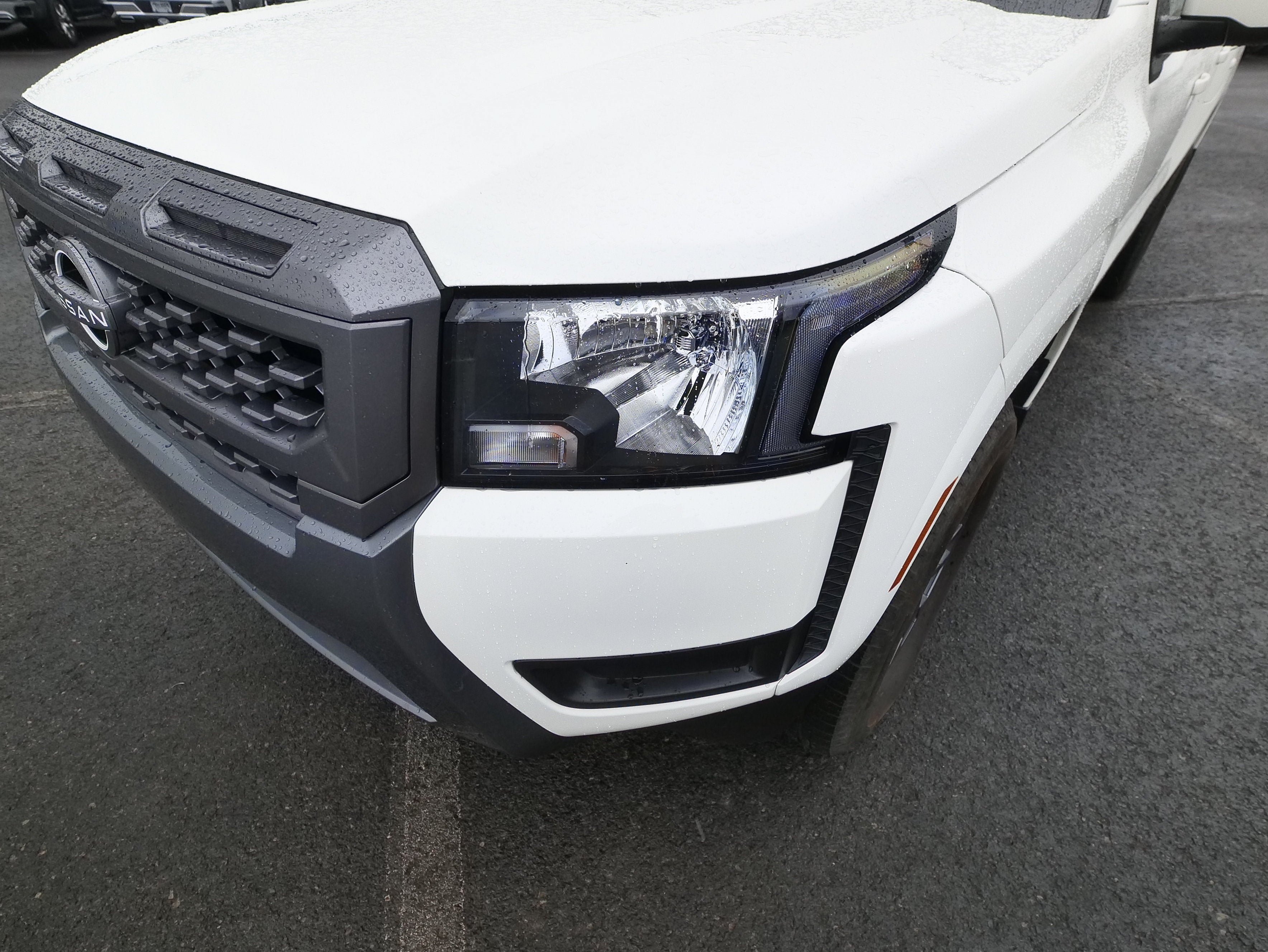Used 2025 Nissan Frontier SV AWD/4WD image 12