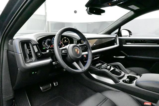 New 2026 Porsche Cayenne Turbo GT AWD/4WD image 4
