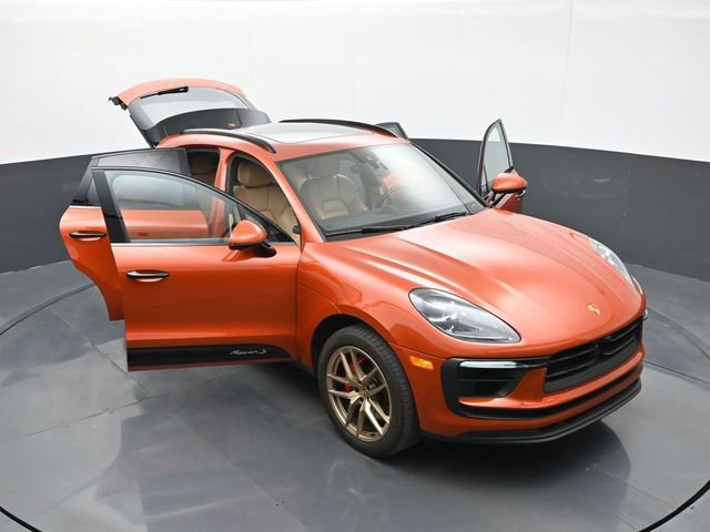 Certified 2023 Porsche Macan S AWD/4WD image 32