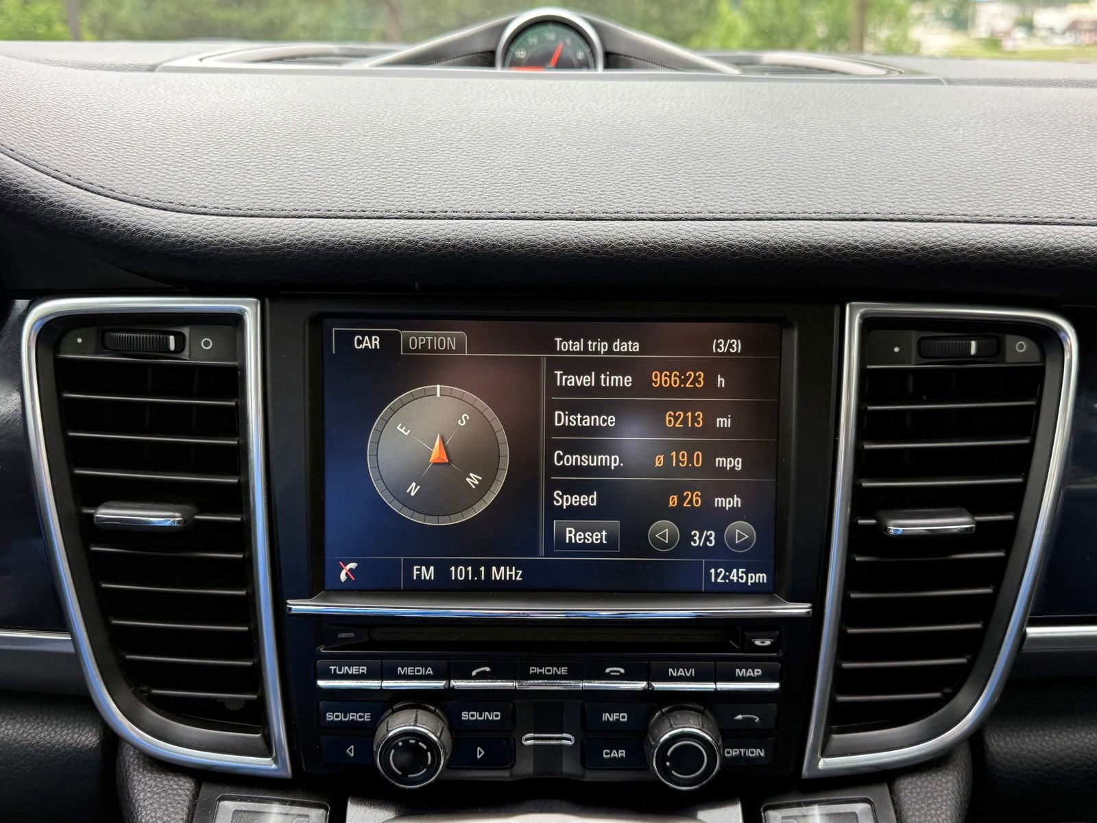 Used 2014 Porsche Panamera RWD image 29
