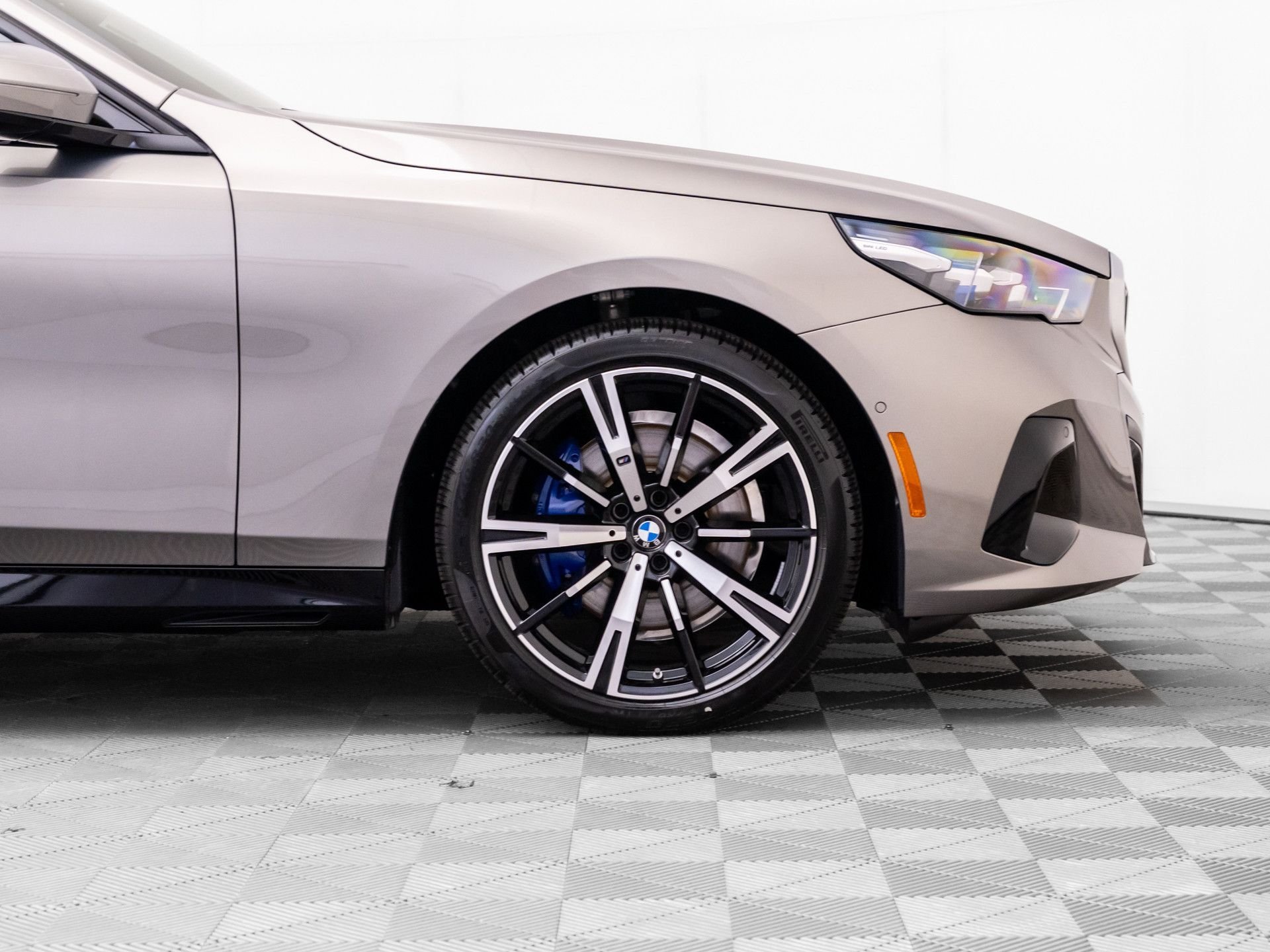 New 2026 BMW 530i xDrive w/ M Sport Package AWD/4WD image 34