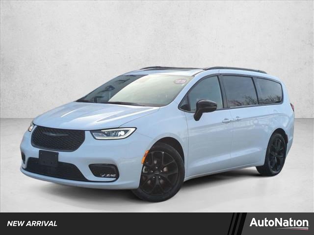 Used 2025 Chrysler Pacifica Limited