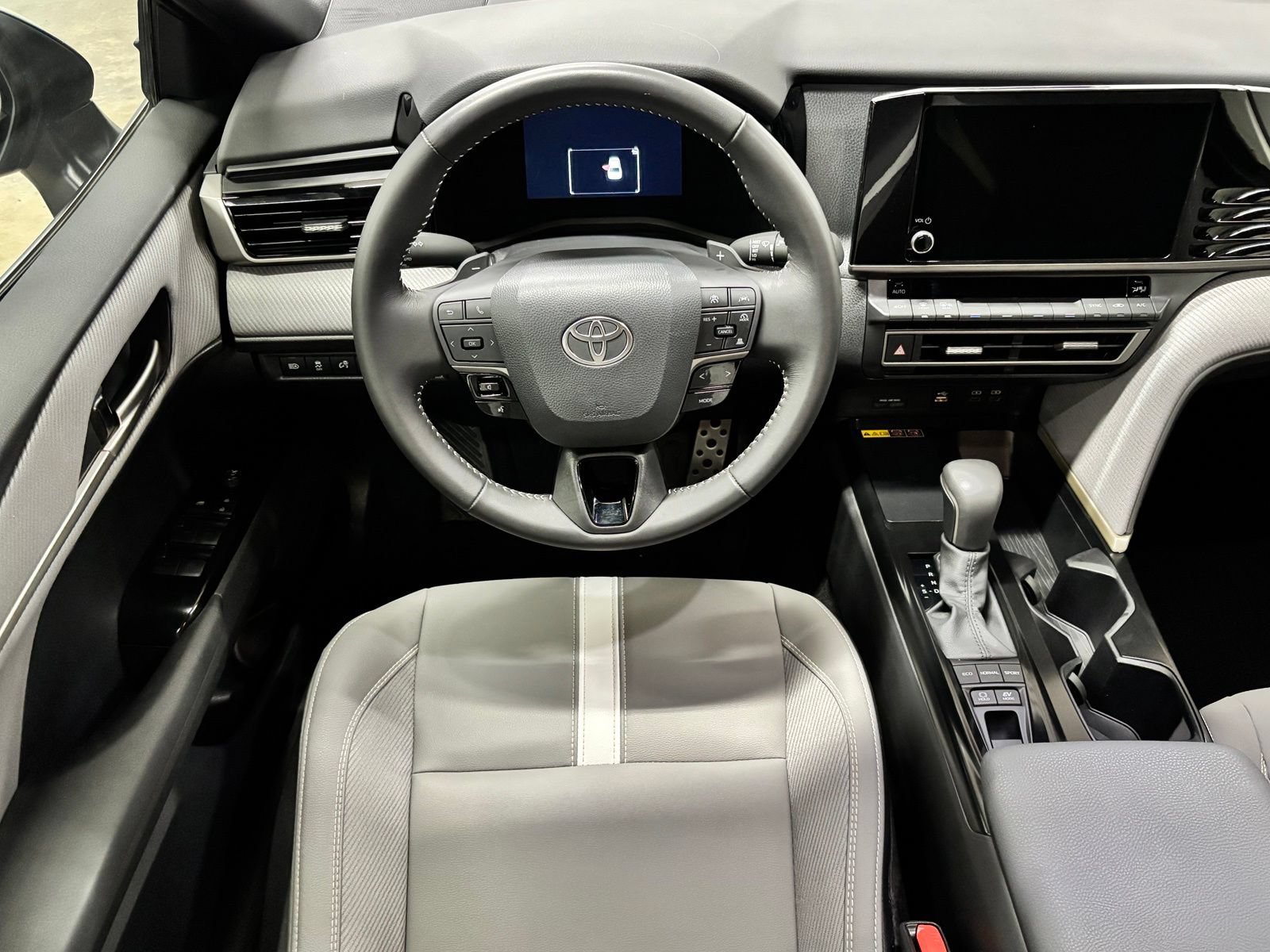 Used 2026 Toyota Camry SE FWD image 12