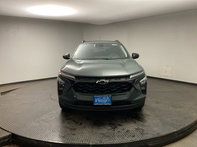New 2026 Chevrolet Trax LT w/ Midnight Edition FWD image 2