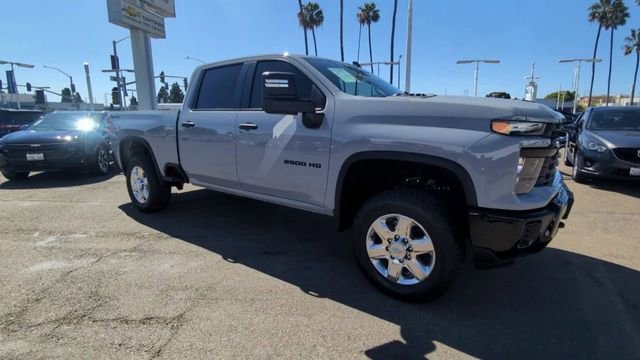 Used 2025 Chevrolet Silverado 2500 Custom w/ Custom Blackout Package image 2