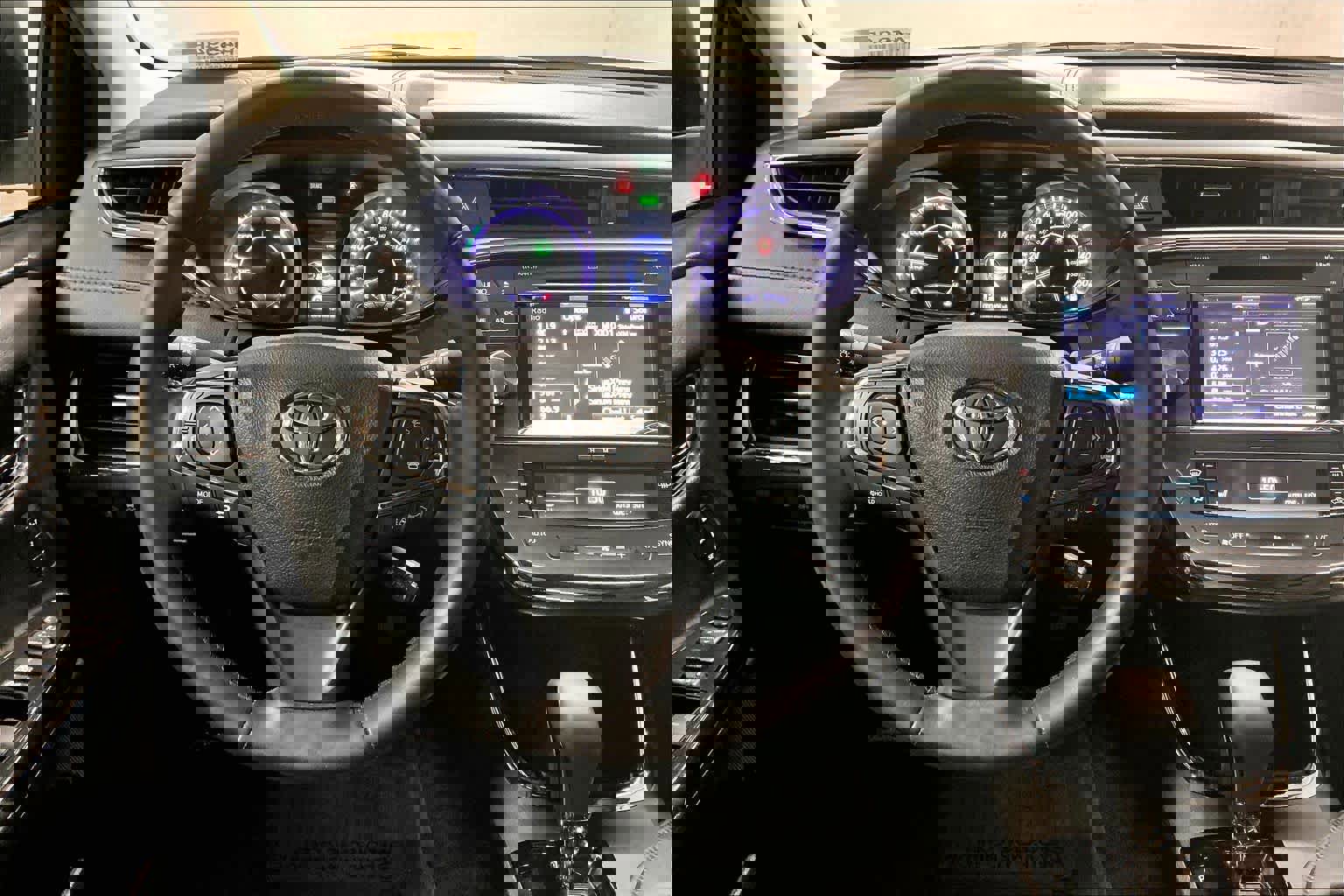 Used 2016 Toyota Avalon Limited w/ Toyota Safety Sense Package image 8