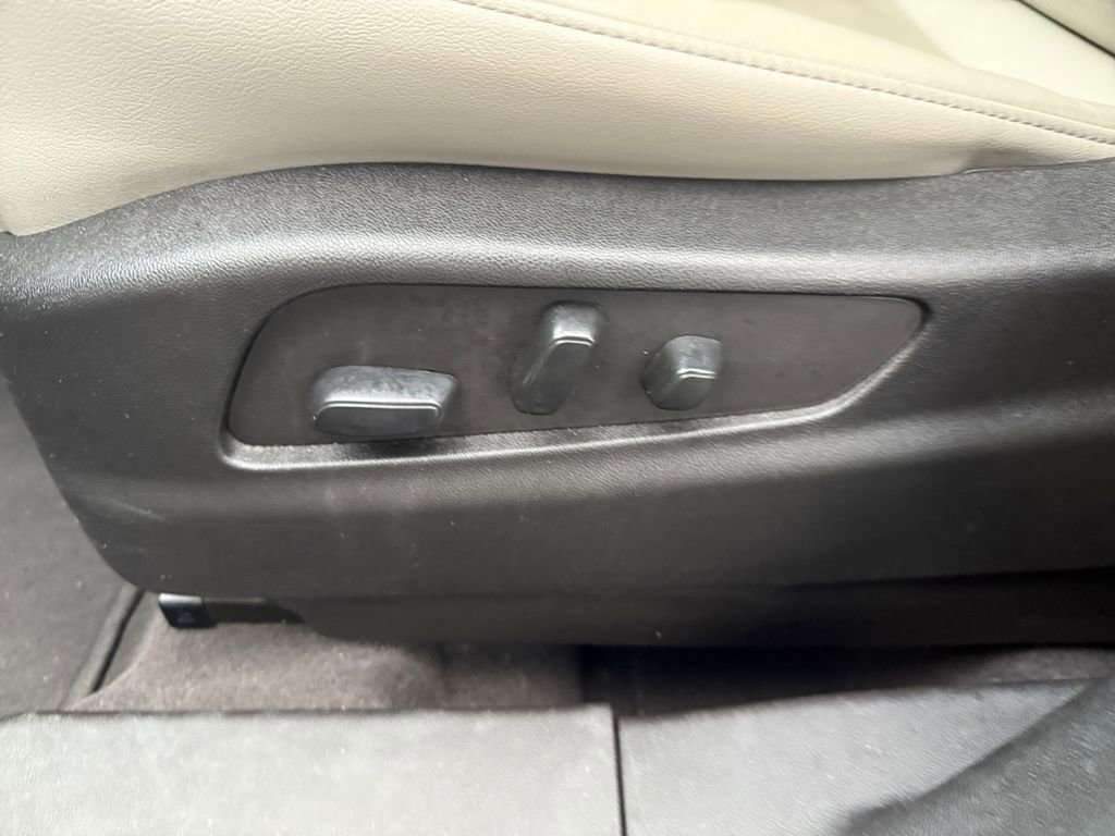 Used 2023 Cadillac XT4 Premium Luxury FWD image 26