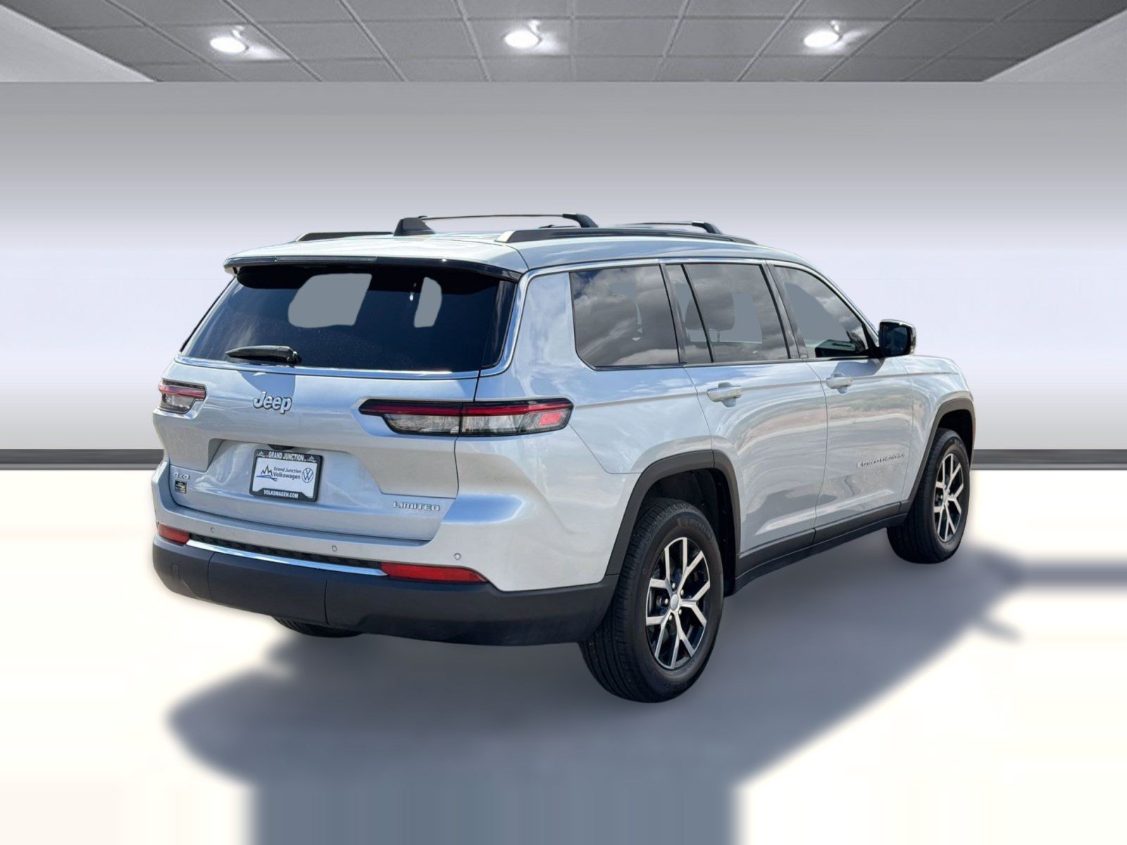 Used 2025 Jeep Grand Cherokee L Limited w/ Trailer Tow Package AWD/4WD image 9