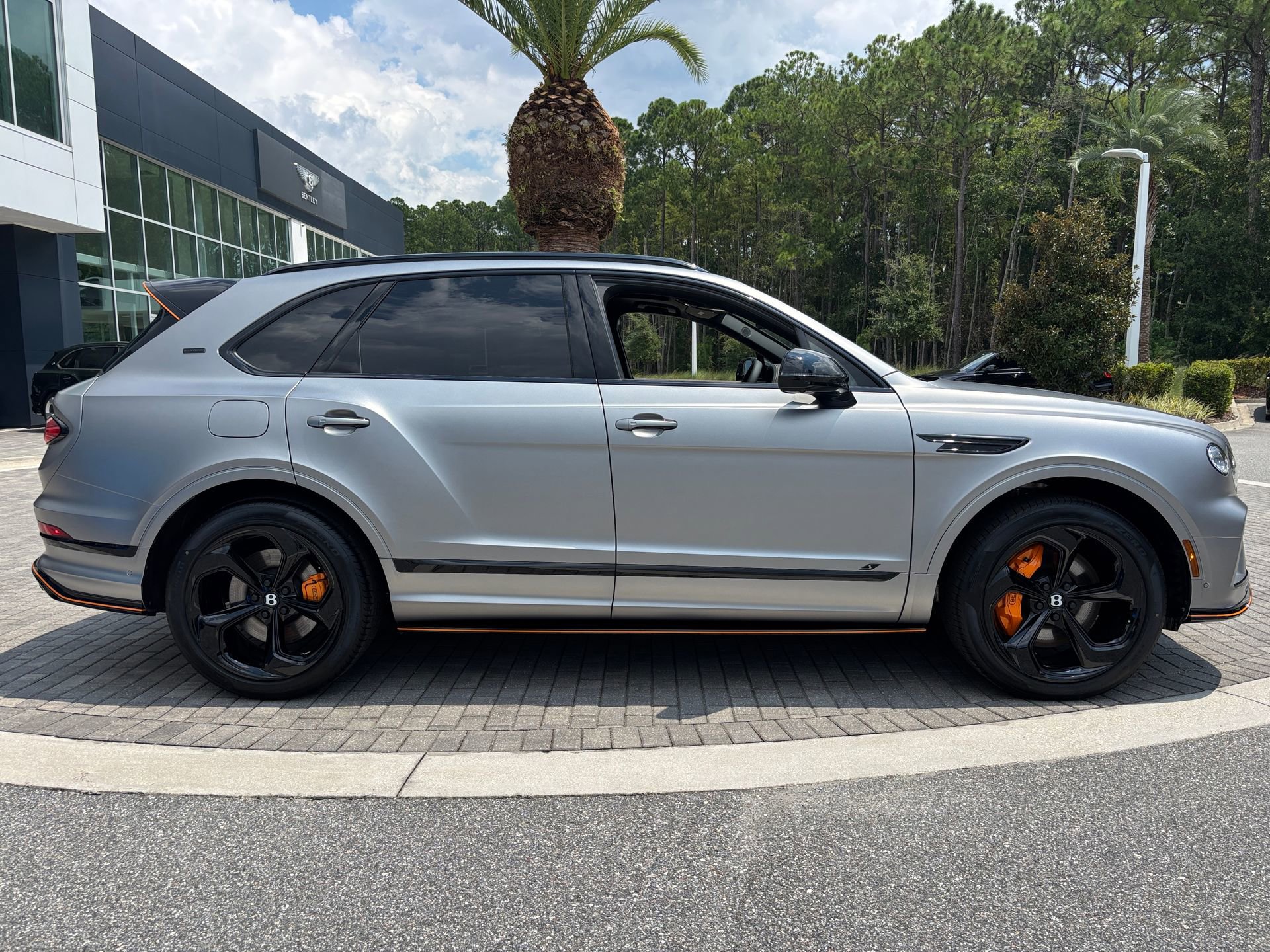 New 2025 Bentley Bentayga image 5