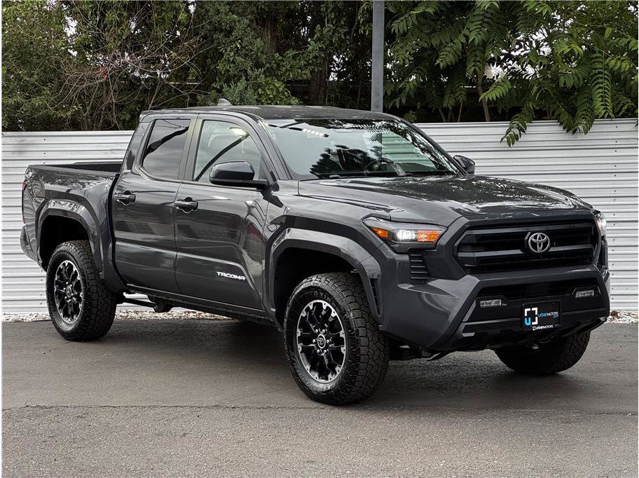 Used 2025 Toyota Tacoma SR5 AWD/4WD image 6