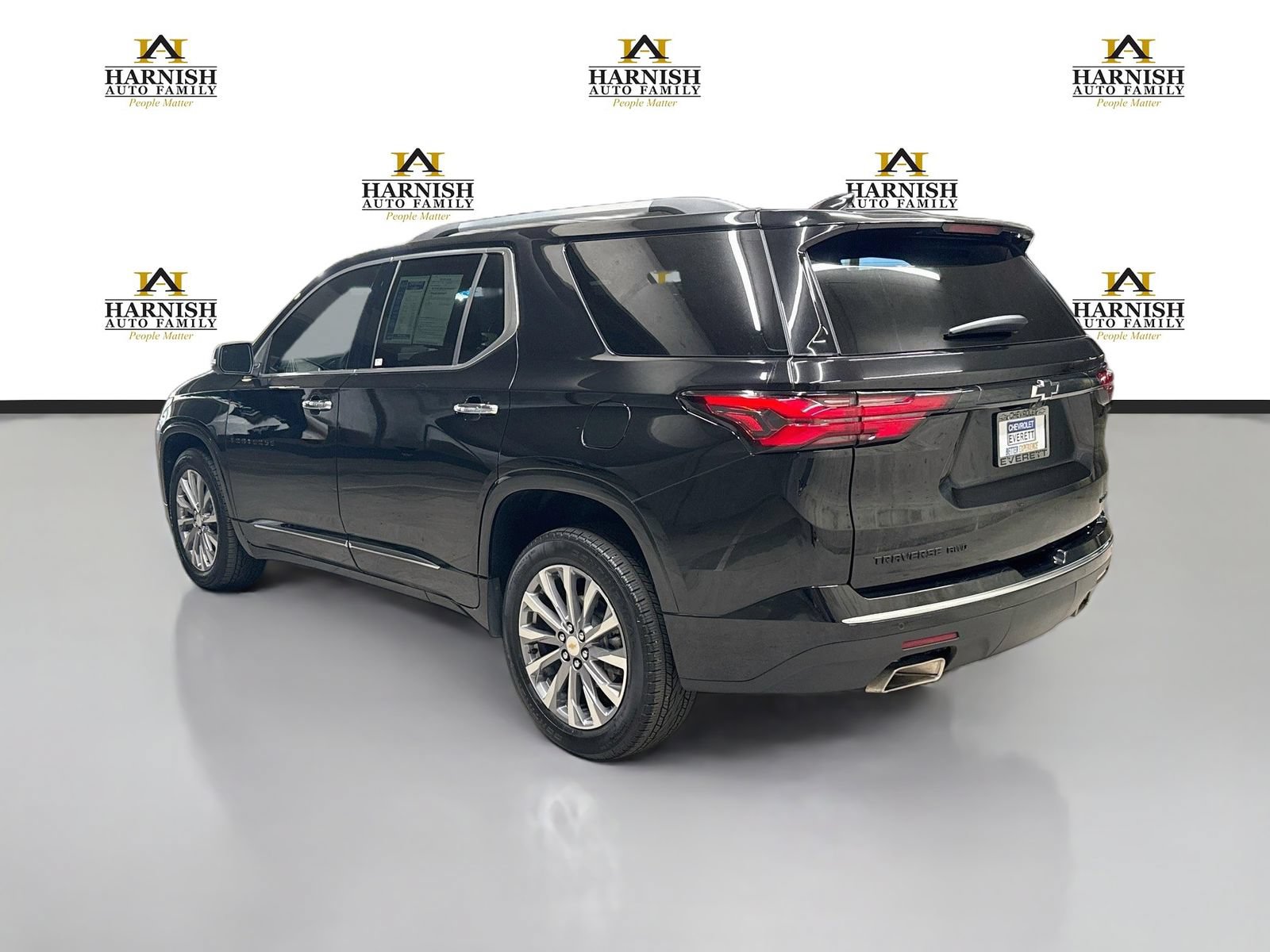 Used 2023 Chevrolet Traverse Premier w/ LPO, Floor Liner Package AWD/4WD image 9