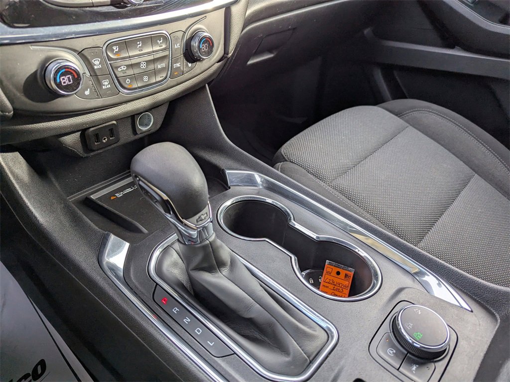 Used 2023 Chevrolet Traverse LT w/ Rear Camera Mirror Package image 27