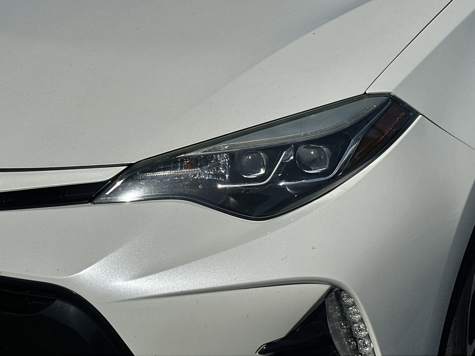 Used 2017 Toyota Corolla SE w/ SE Premium Package FWD image 11