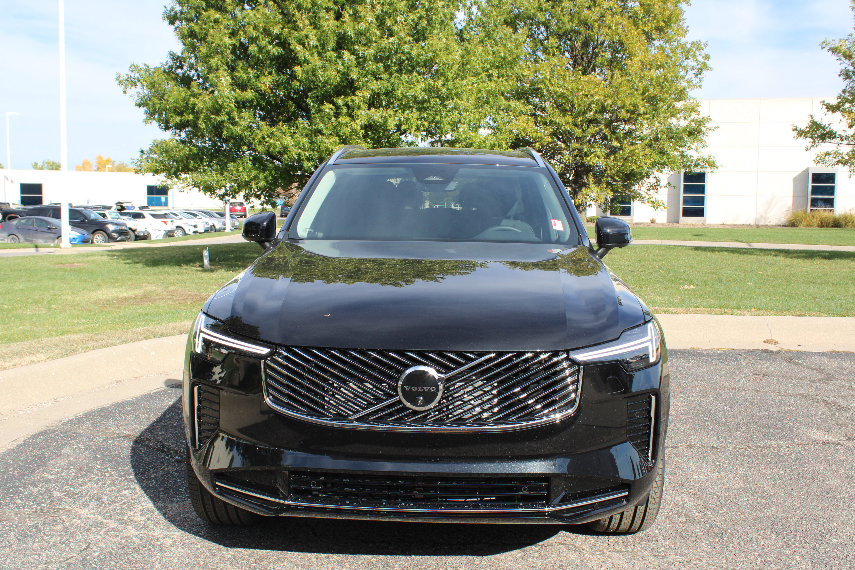 New 2026 Volvo XC90 B6 Plus w/ Protection Package Premier AWD/4WD image 8