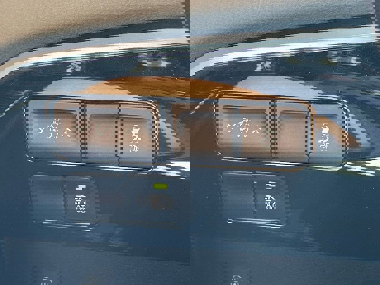 Used 2020 Toyota Prius Prime XLE image 9