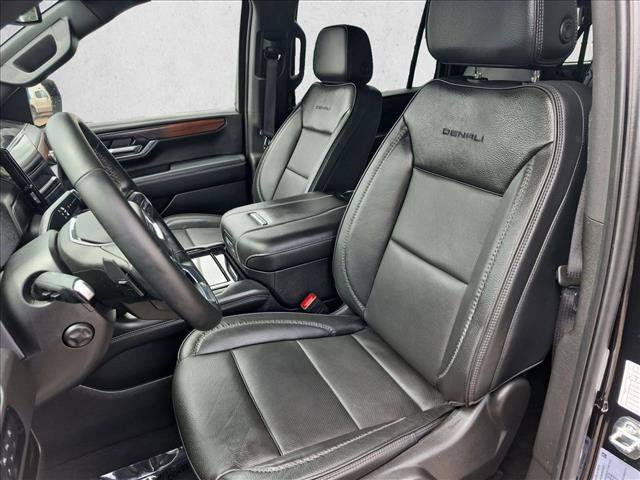 Used 2025 GMC Yukon XL Denali AWD/4WD image 5