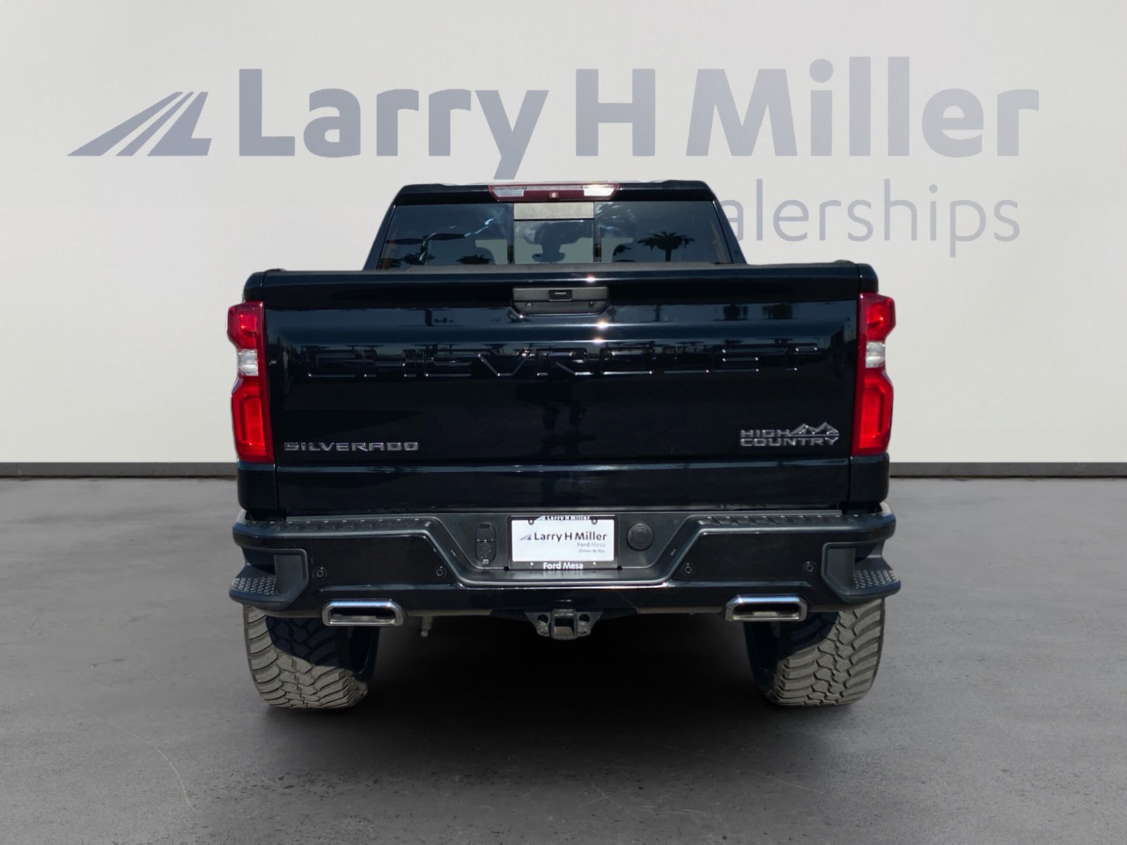 Used 2019 Chevrolet Silverado 1500 High Country w/ Technology Package image 4