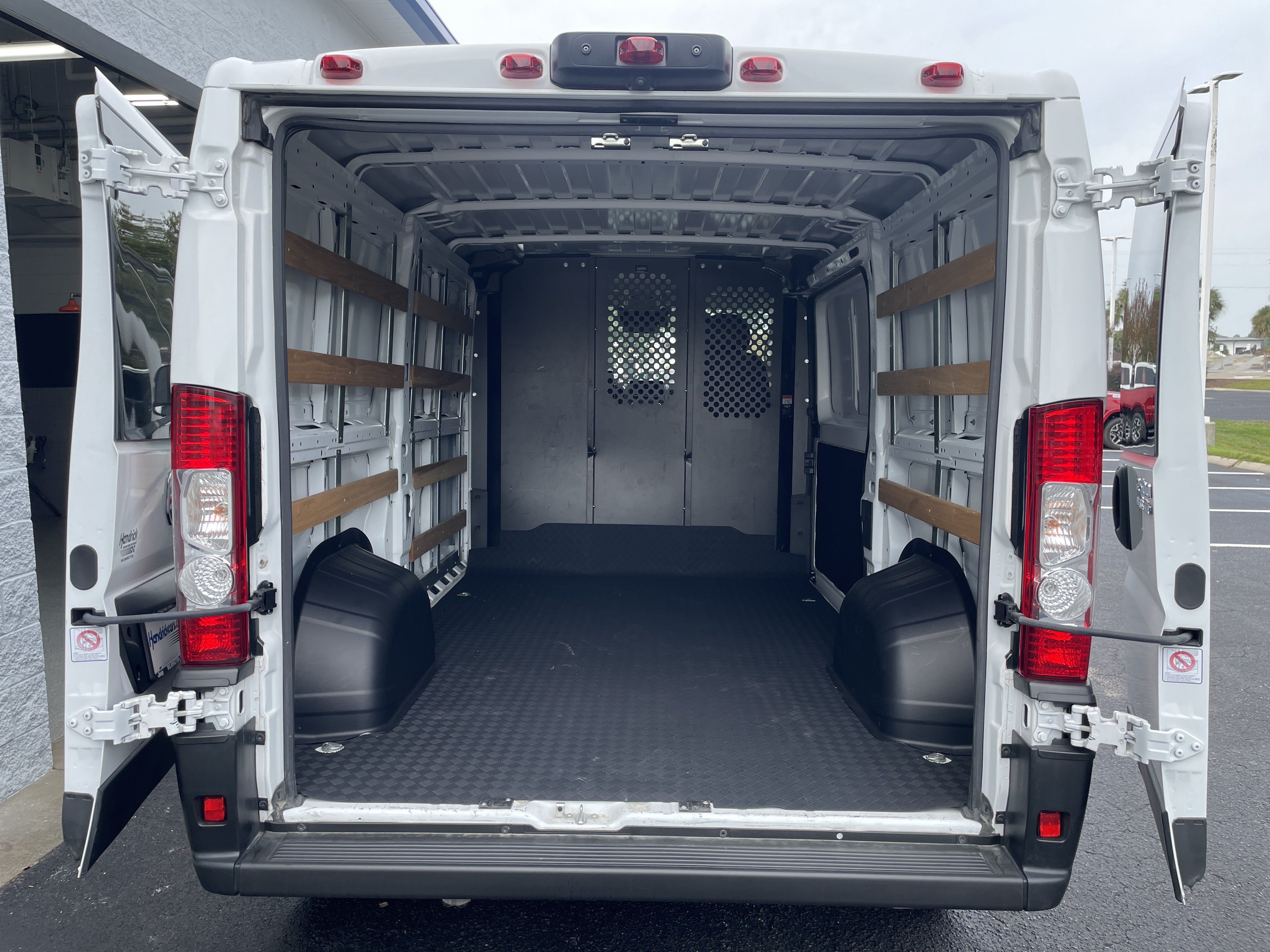 Used 2025 RAM ProMaster 2500 w/ U-Haul Equipment Group FWD image 30