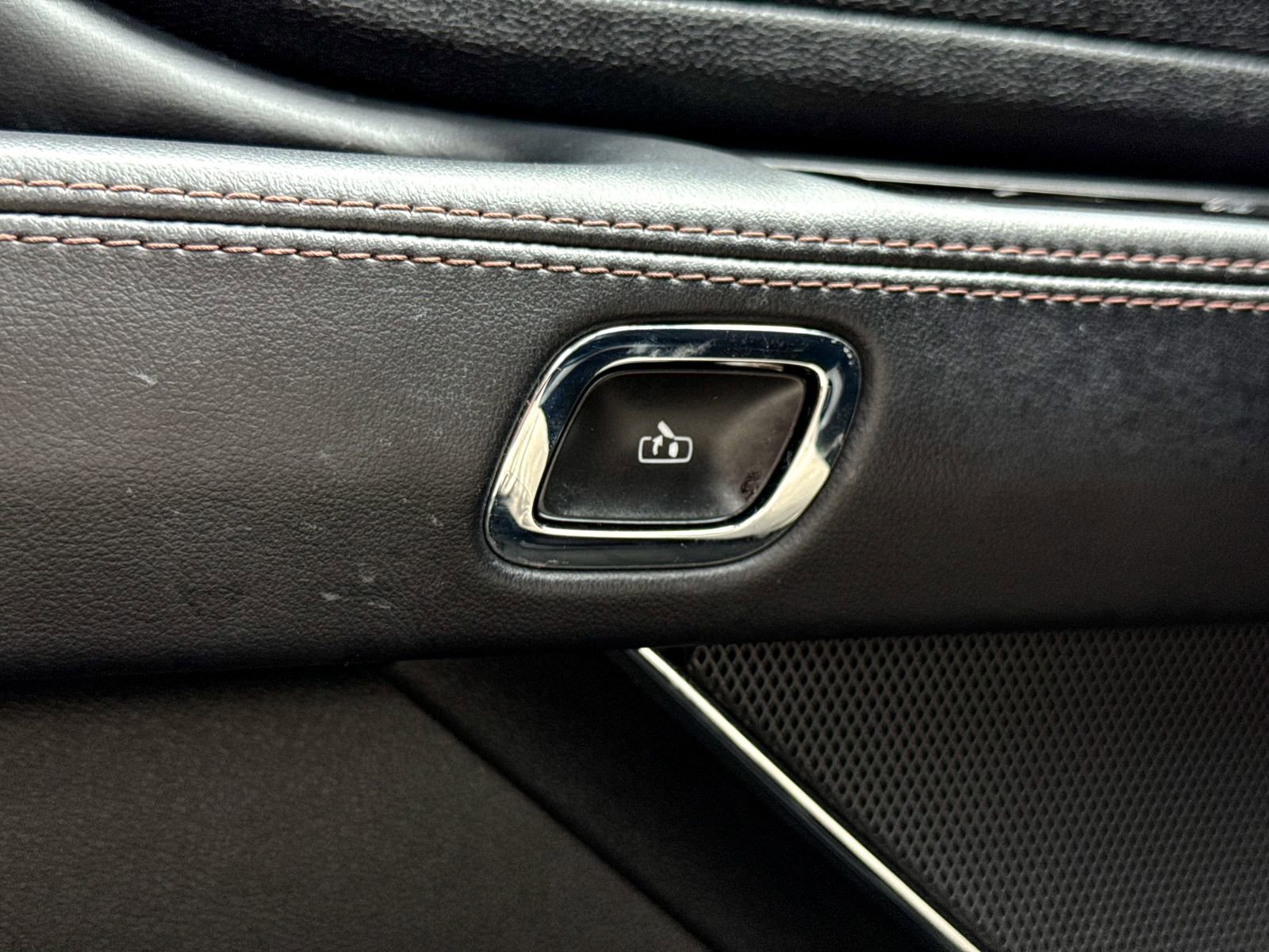 Used 2022 Lincoln Aviator AWD w/ Premium Package image 32