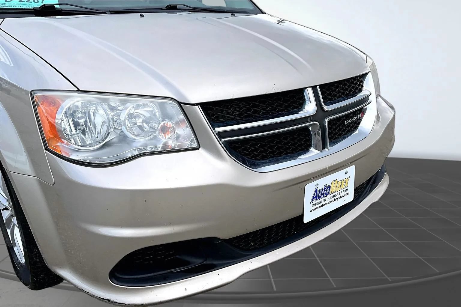 Used 2014 Dodge Grand Caravan SXT w/ Rear Park Assist Package FWD image 30