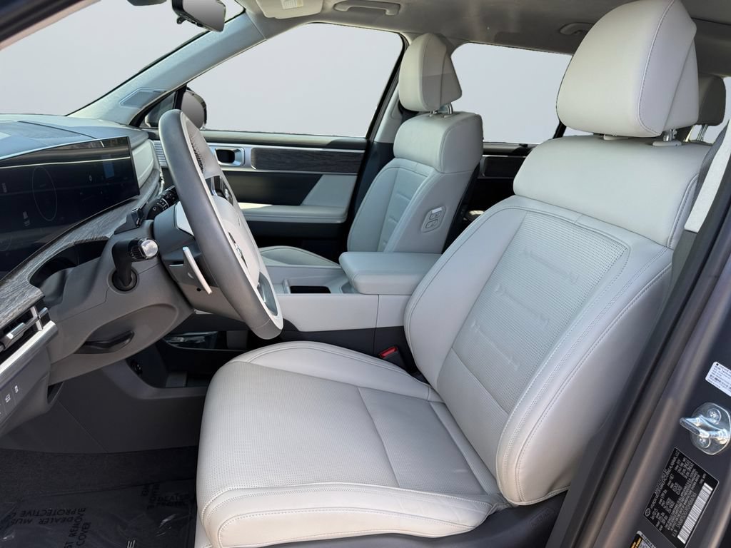Used 2025 Hyundai Santa Fe Calligraphy AWD/4WD image 9