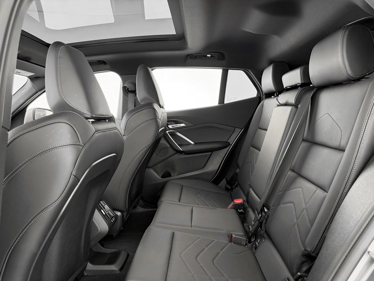 Used 2025 BMW X2 xDrive28i w/ M Sport Package image 24