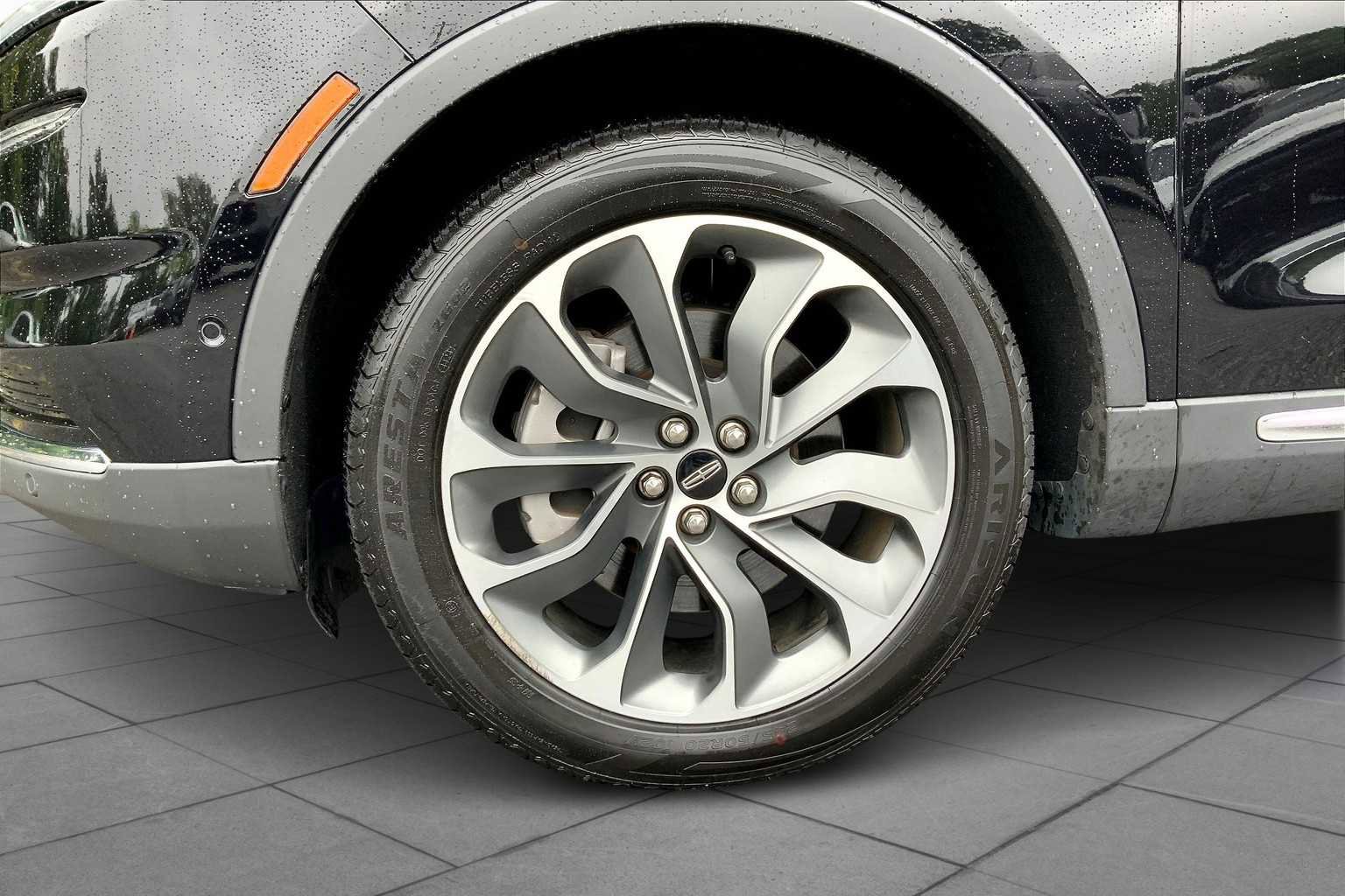 Used 2023 Lincoln Nautilus Reserve w/ Equipment Group 201A image 10