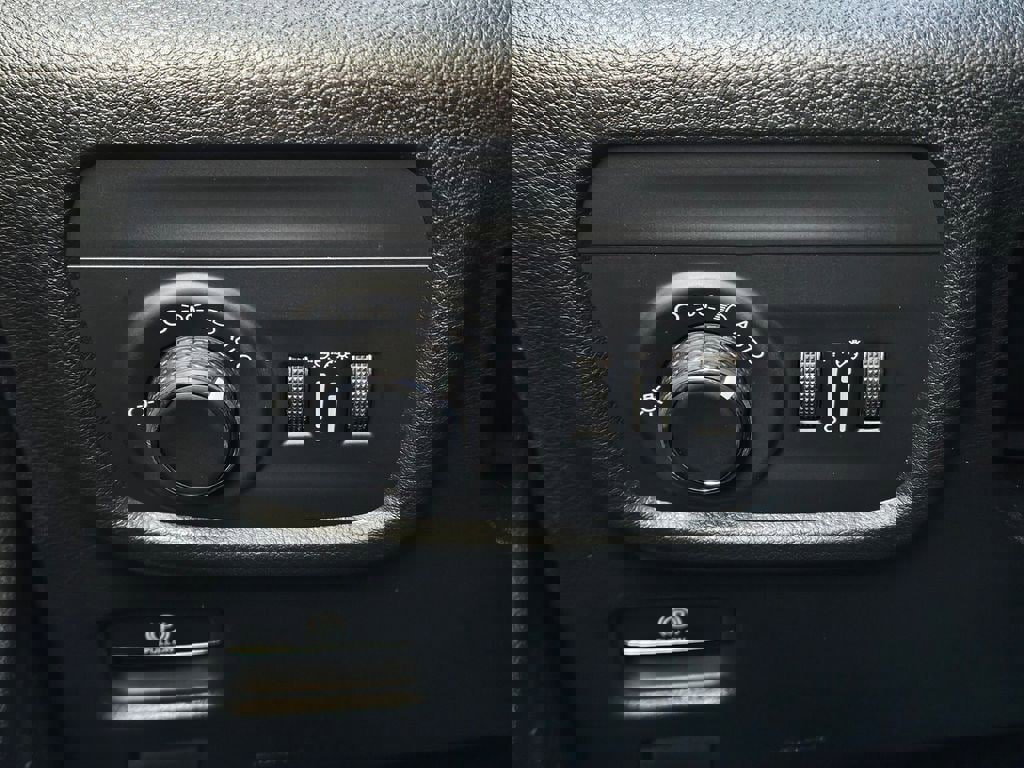 New 2025 Jeep Grand Cherokee Altitude image 23