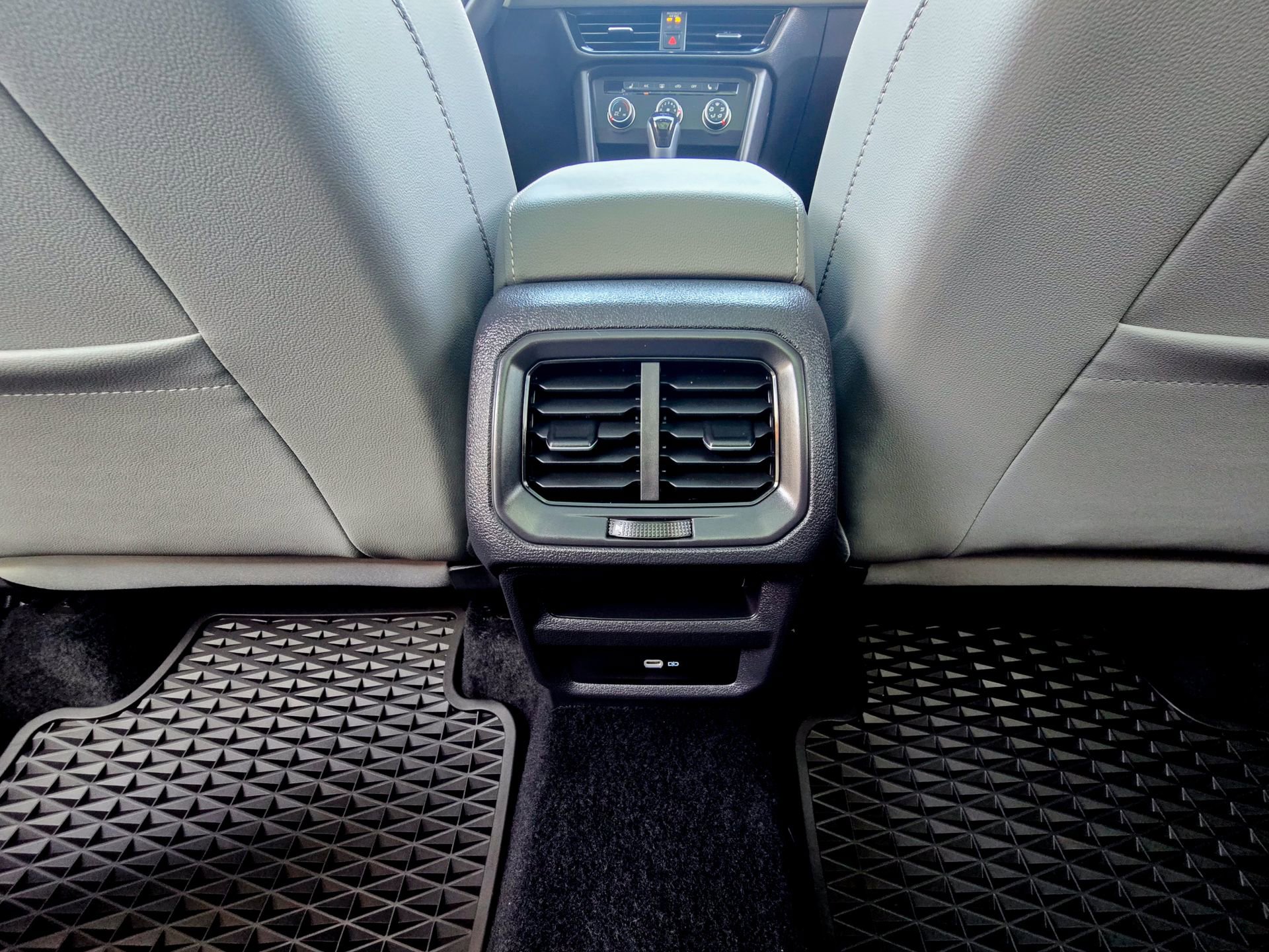 Used 2022 Volkswagen Taos SE image 25