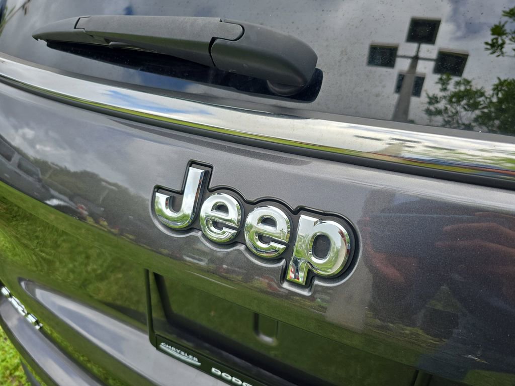 Used 2023 Jeep Compass Sport image 6