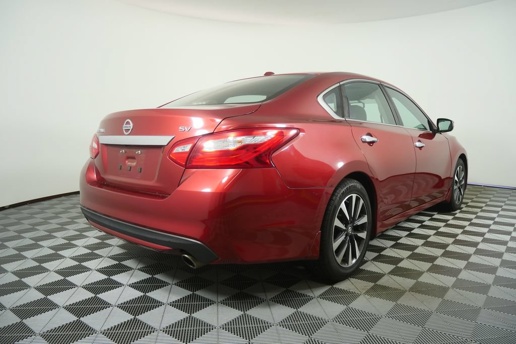 Used 2016 Nissan Altima 2.5 SV w/ Convenience Package FWD image 3