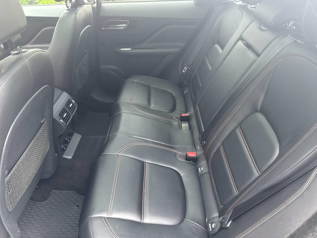 Certified 2020 Jaguar F-PACE Prestige AWD/4WD image 15
