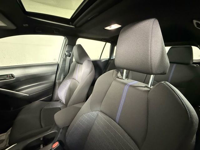 Used 2024 Toyota Corolla Cross SE w/ Moonroof Package image 5