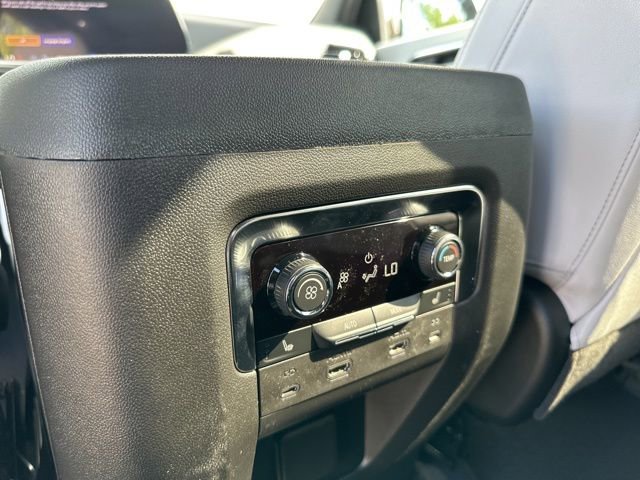 New 2025 Chevrolet Suburban Premier image 13