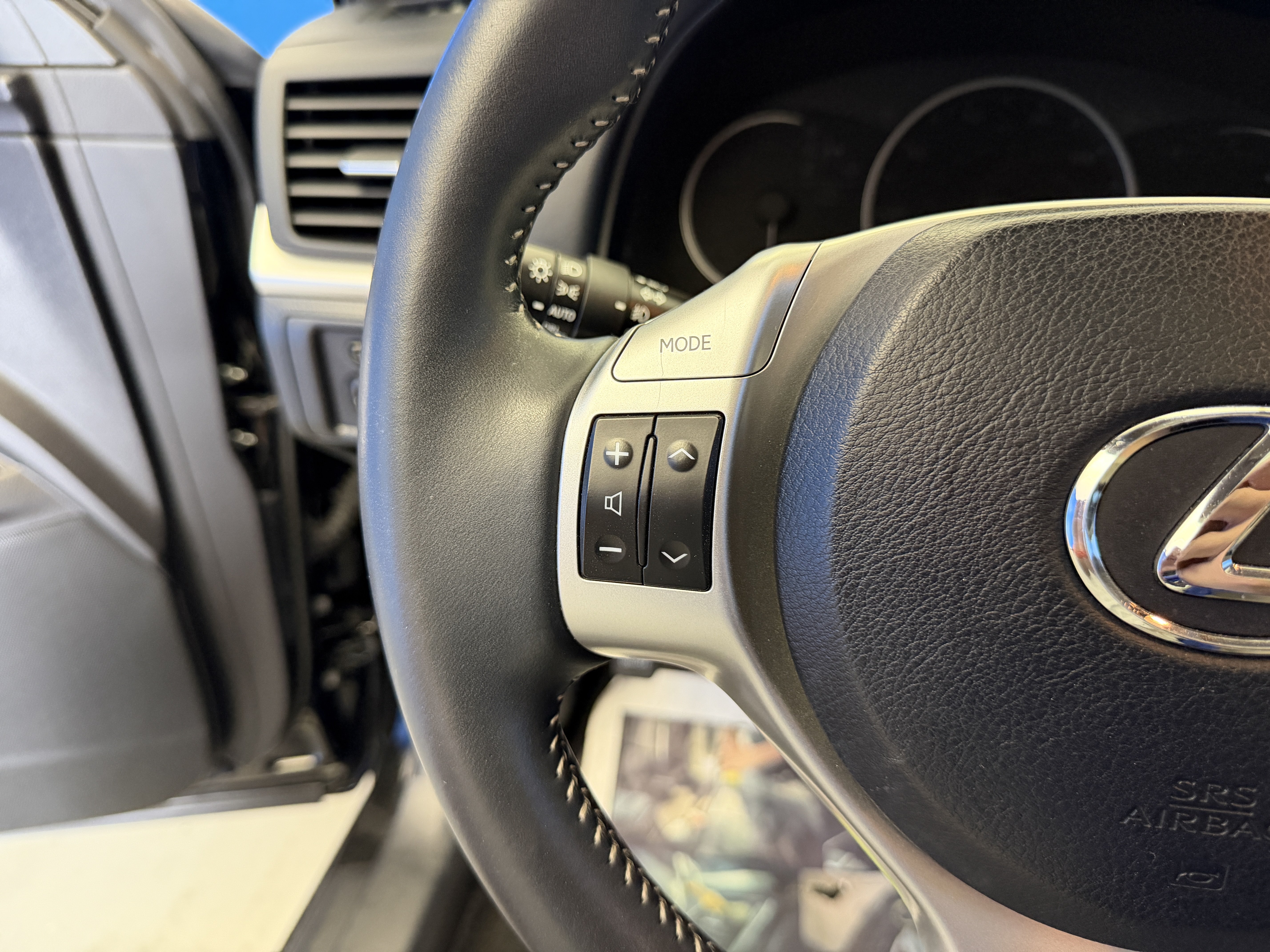 Used 2012 Lexus CT 200h Premium w/ Premium Audio Pkg FWD image 15