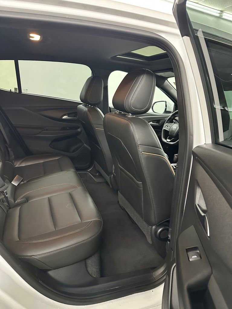 Used 2025 Buick Envista Avenir image 31