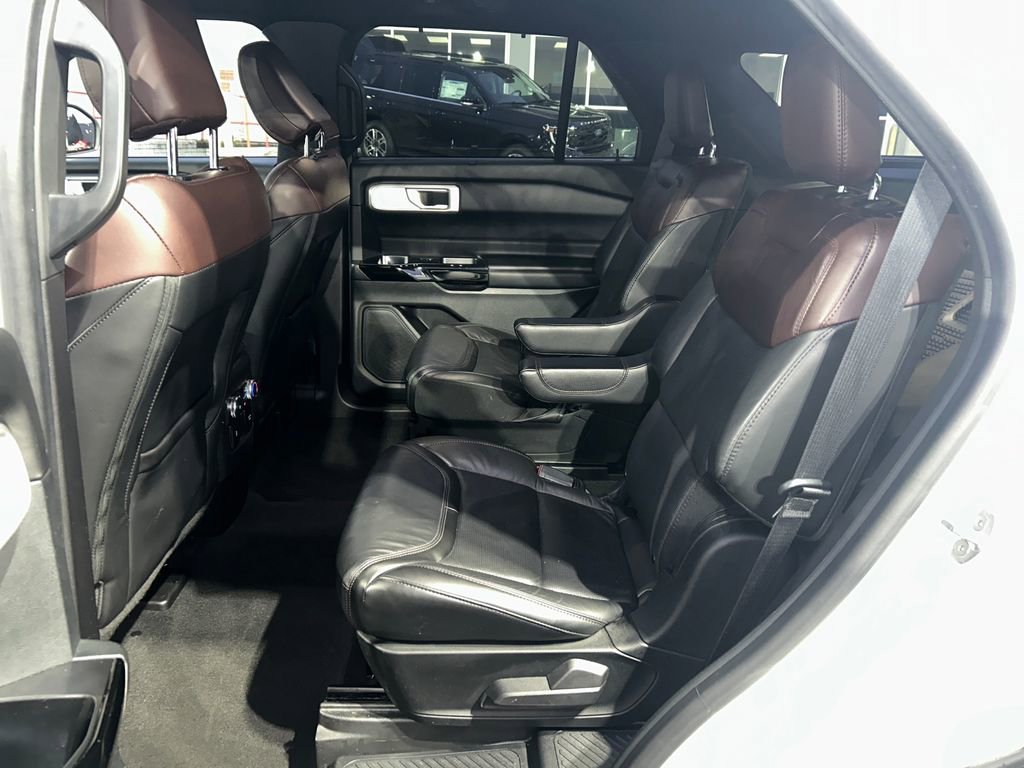 Used 2022 Ford Explorer Platinum w/ Equipment Group 601A image 28