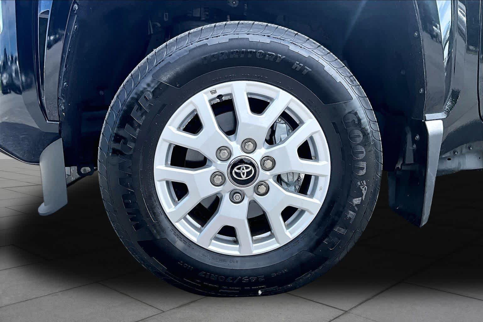 Used 2025 Toyota Tacoma SR5 AWD/4WD image 11