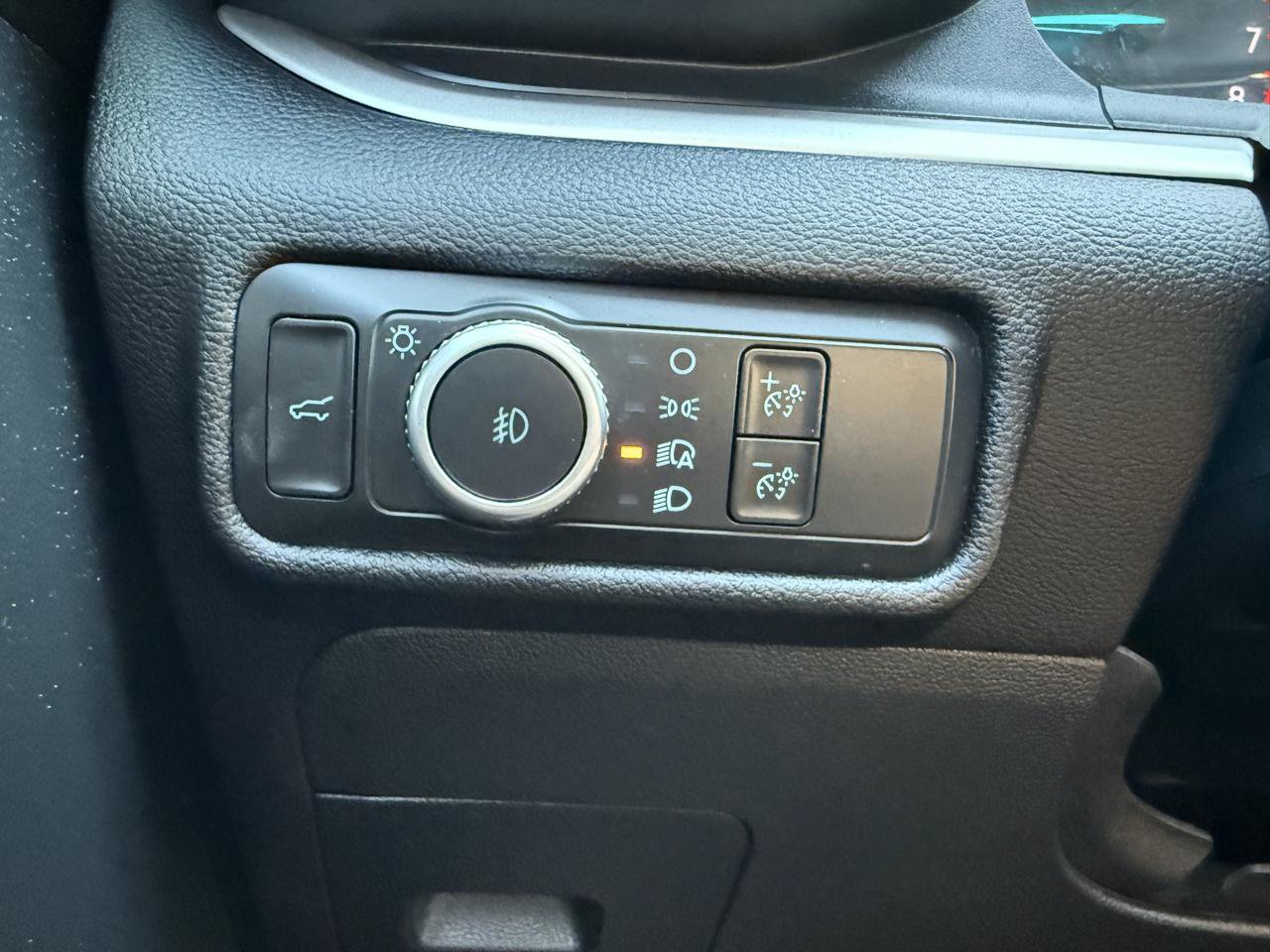 Used 2021 Ford Explorer XLT w/ Equipment Group 202A RWD image 30