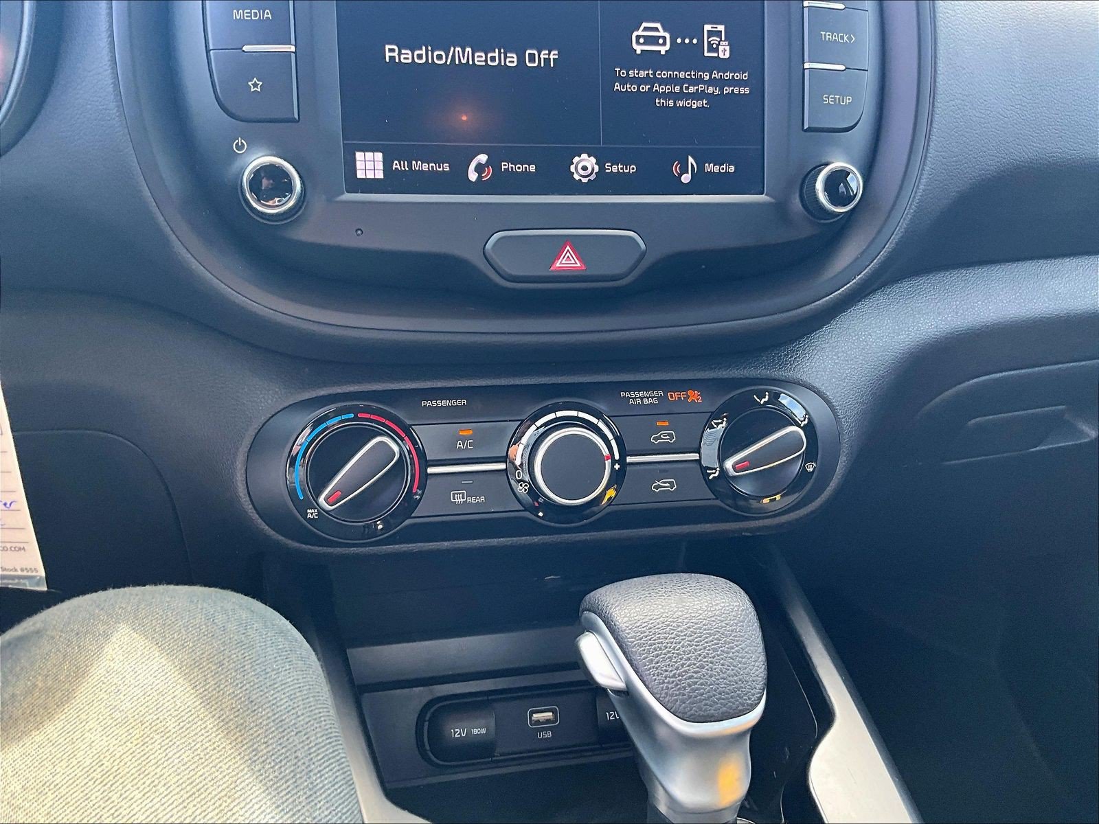 Used 2025 Kia Soul LX w/ LX Technology Package FWD image 15