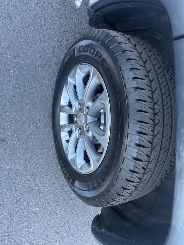 Used 2015 Jeep Grand Cherokee Limited image 23