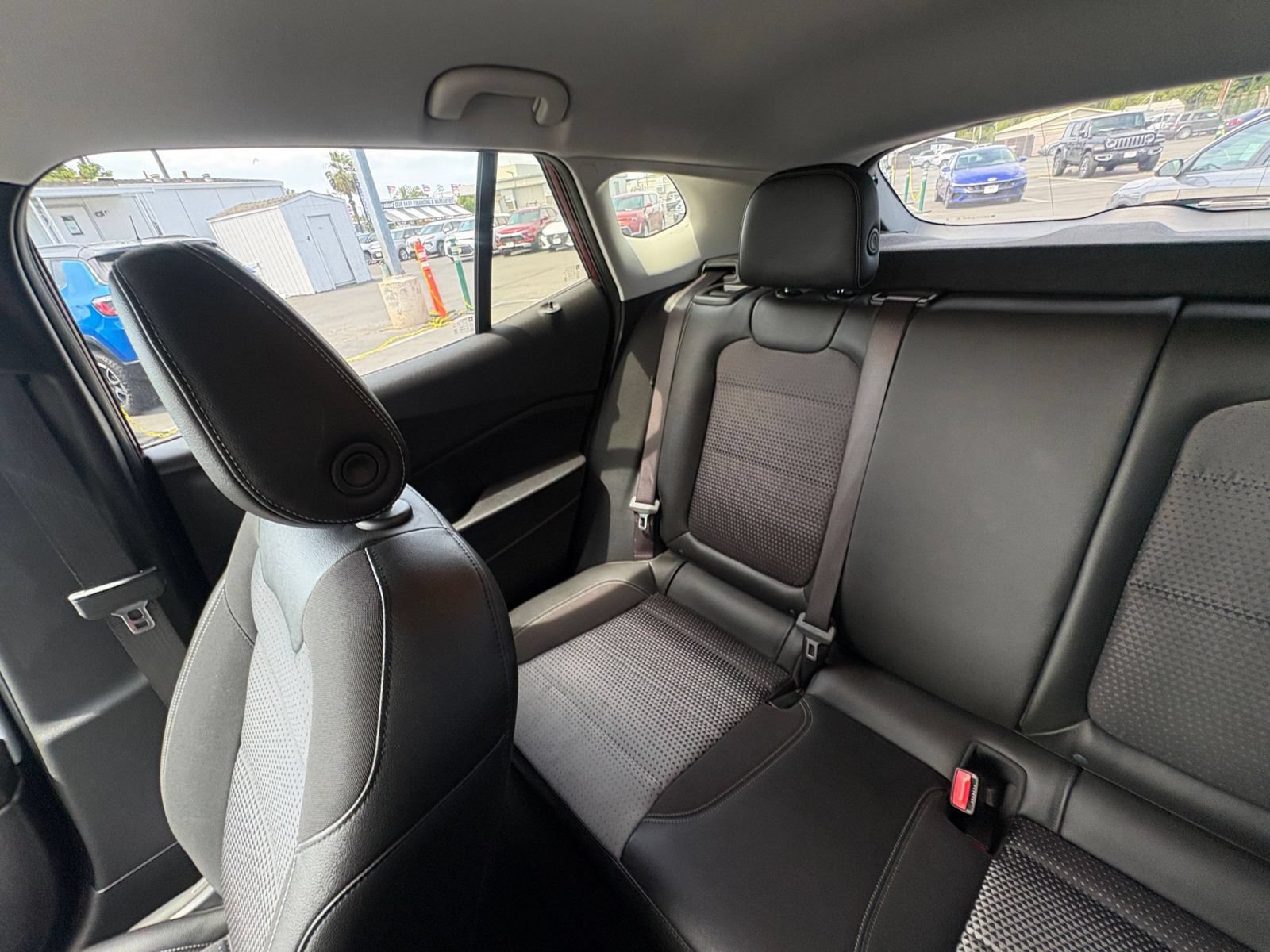 Used 2025 Chevrolet Trax LT w/ LT Convenience Package FWD image 38