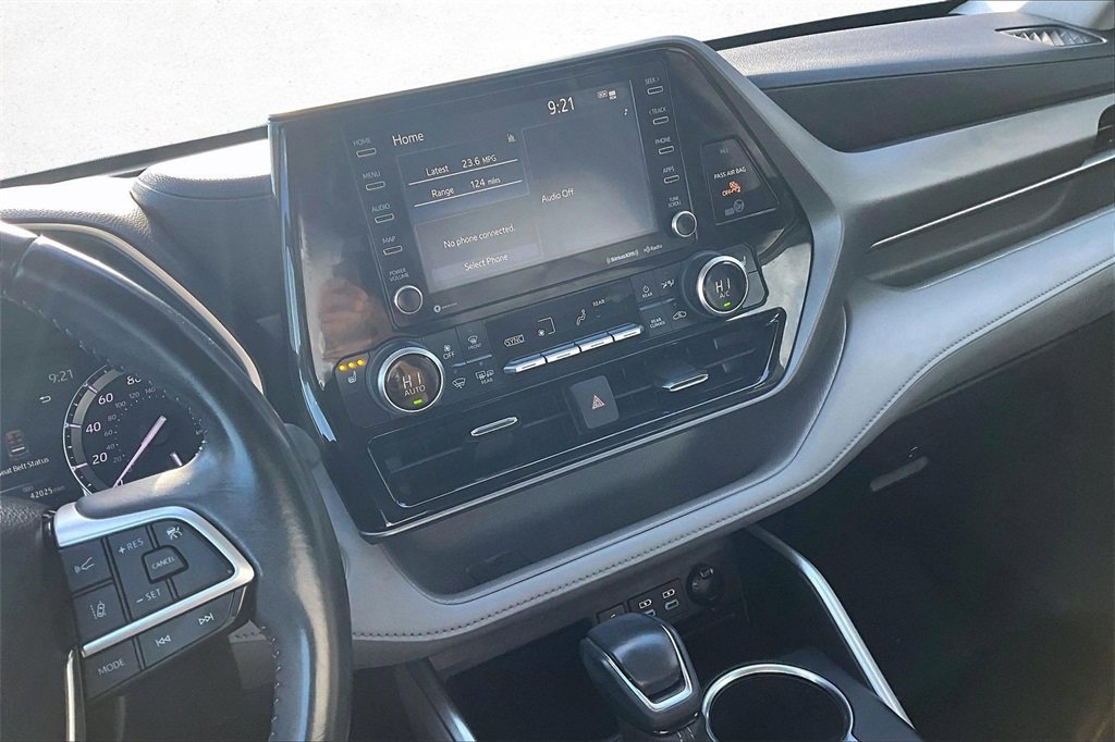 Certified 2022 Toyota Highlander XLE image 10